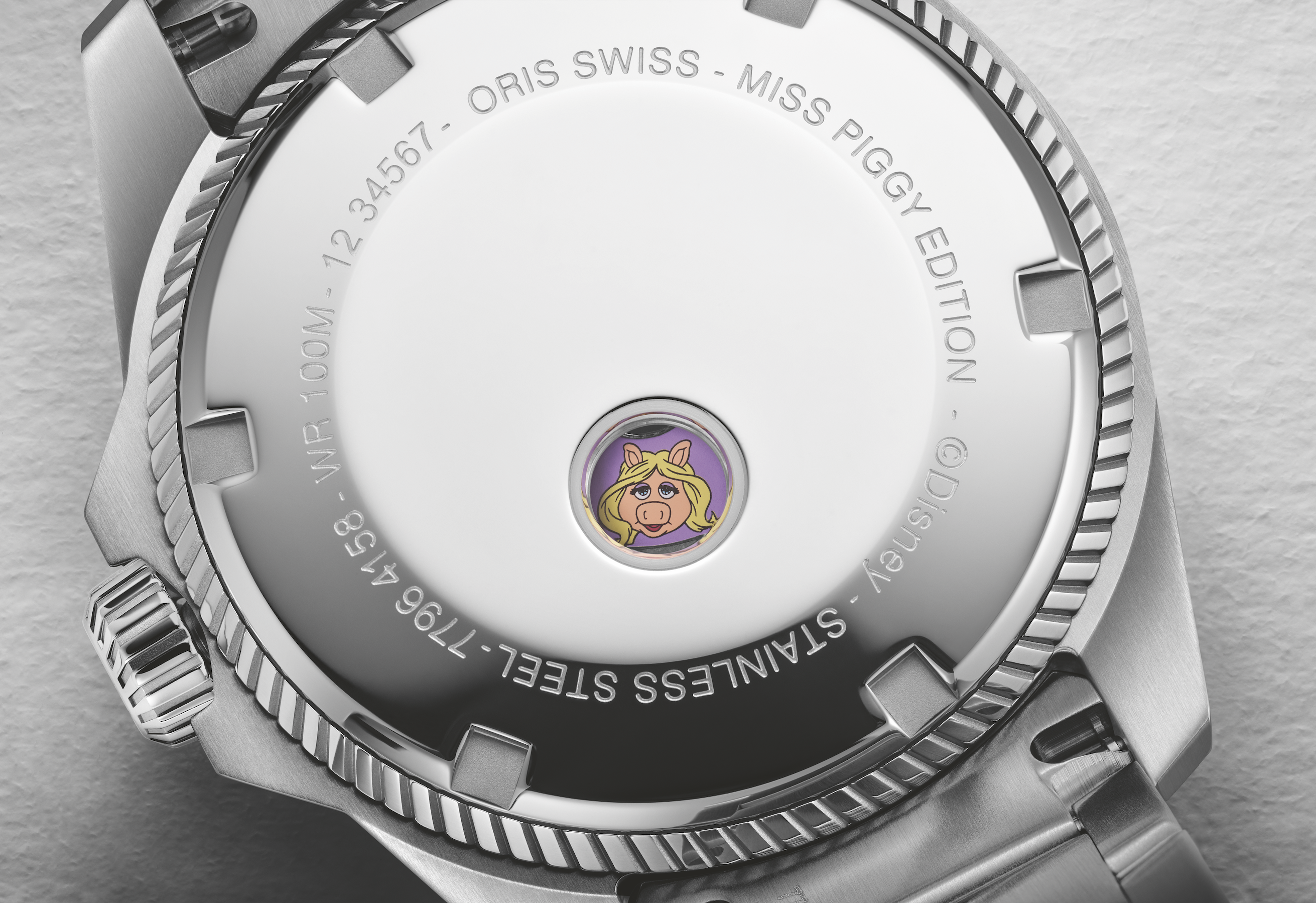 Oris ProPilot x Miss Piggy - ©Disney